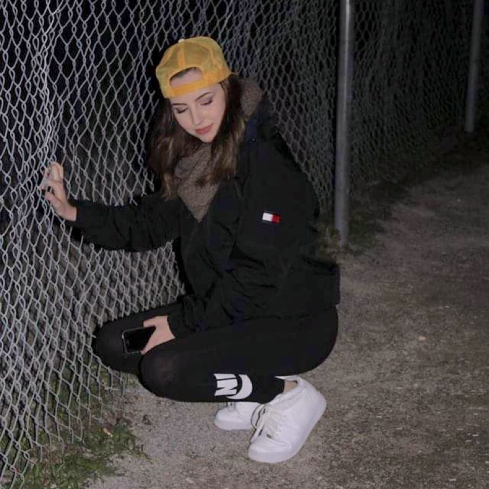 TOMMY HILFIGER wind breaker with hood